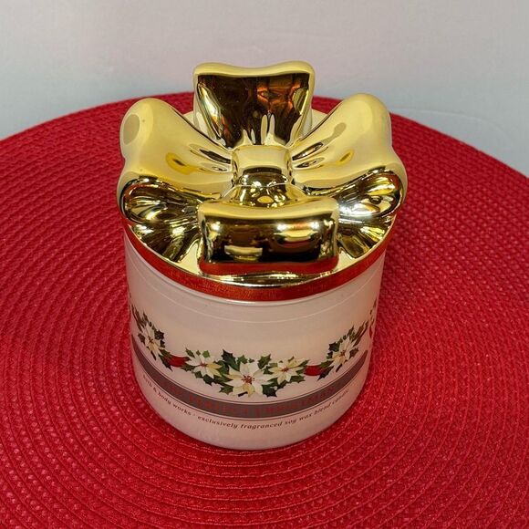 BBW The Perfect Christmas 3 Wick Scented Candle, Gold Tone Bow Lid/Topper NWT - Picture 2 of 5
